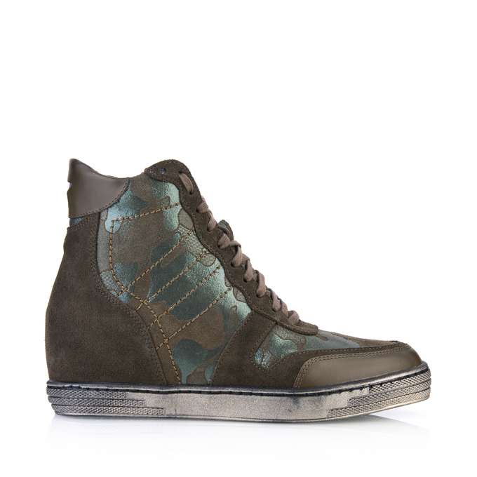 Sneakersy do kobiecych stylizacji