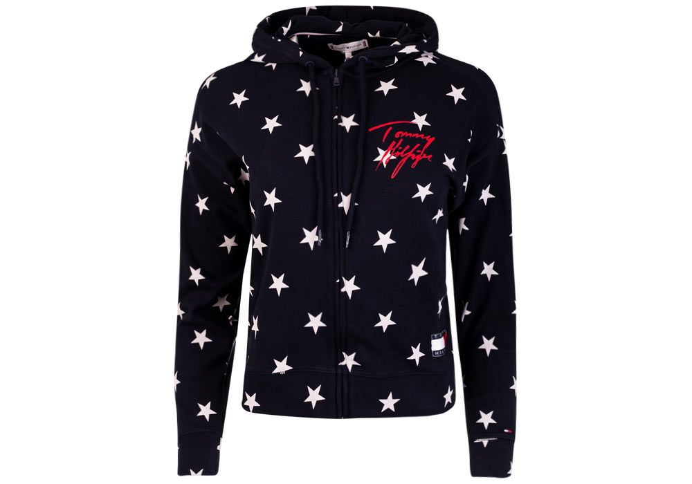 Dlaczego Tommy Hilfiger cieszy się tak dużą popularnością?