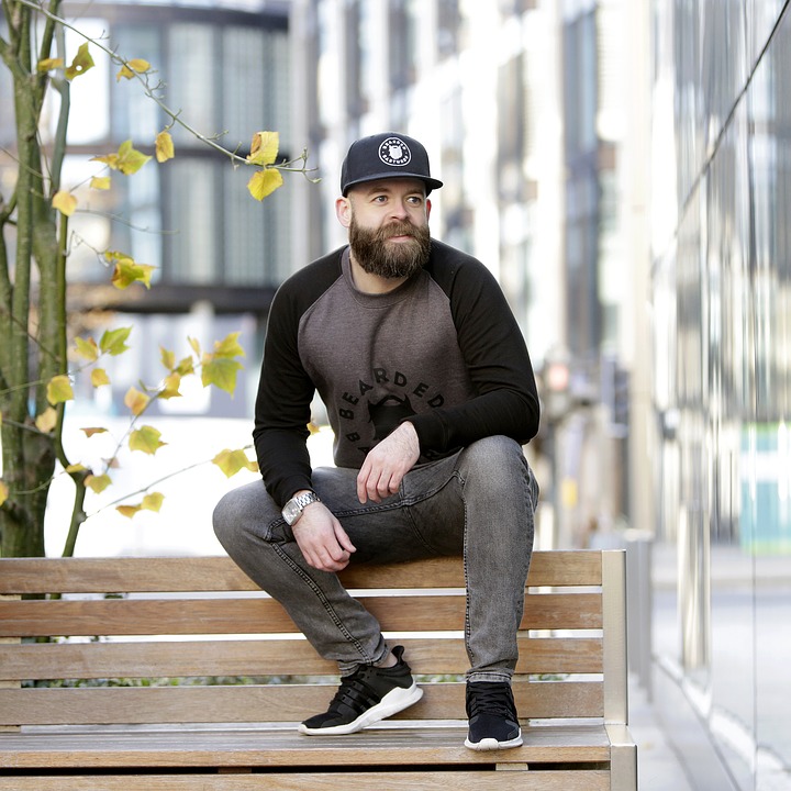 Bluza męska – niezwykle uniwersalny element męskiej garderoby